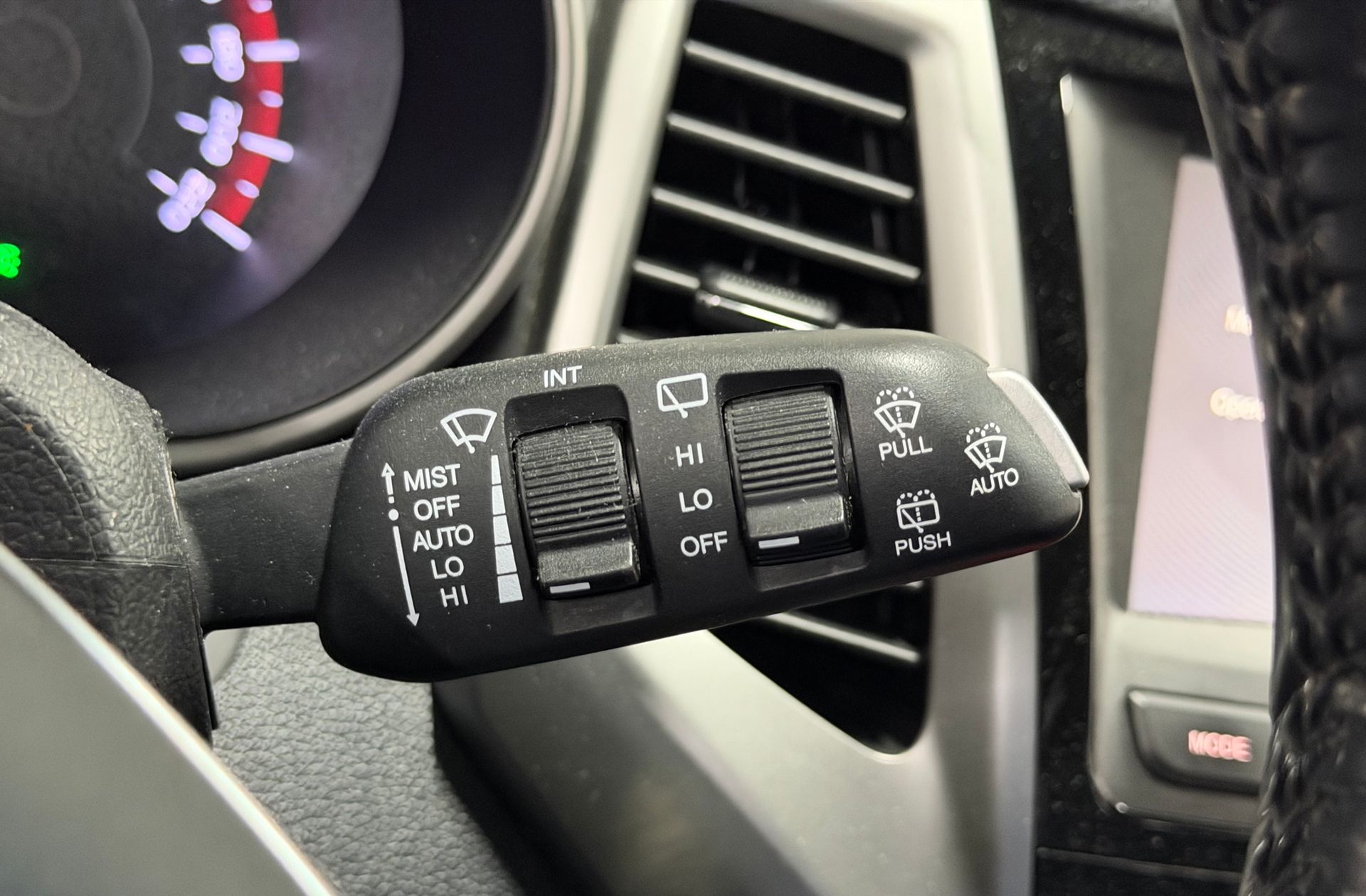 SsangYong Tivoli 1.6 D16T Limited 4x2 - foto 24