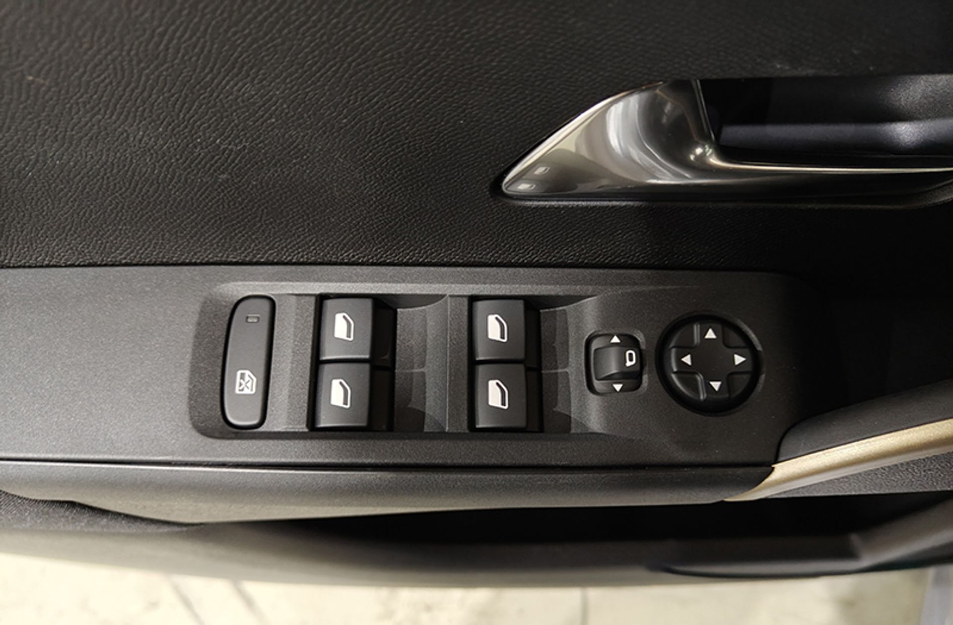 Lancia Ypsilon Hybrid - foto 19