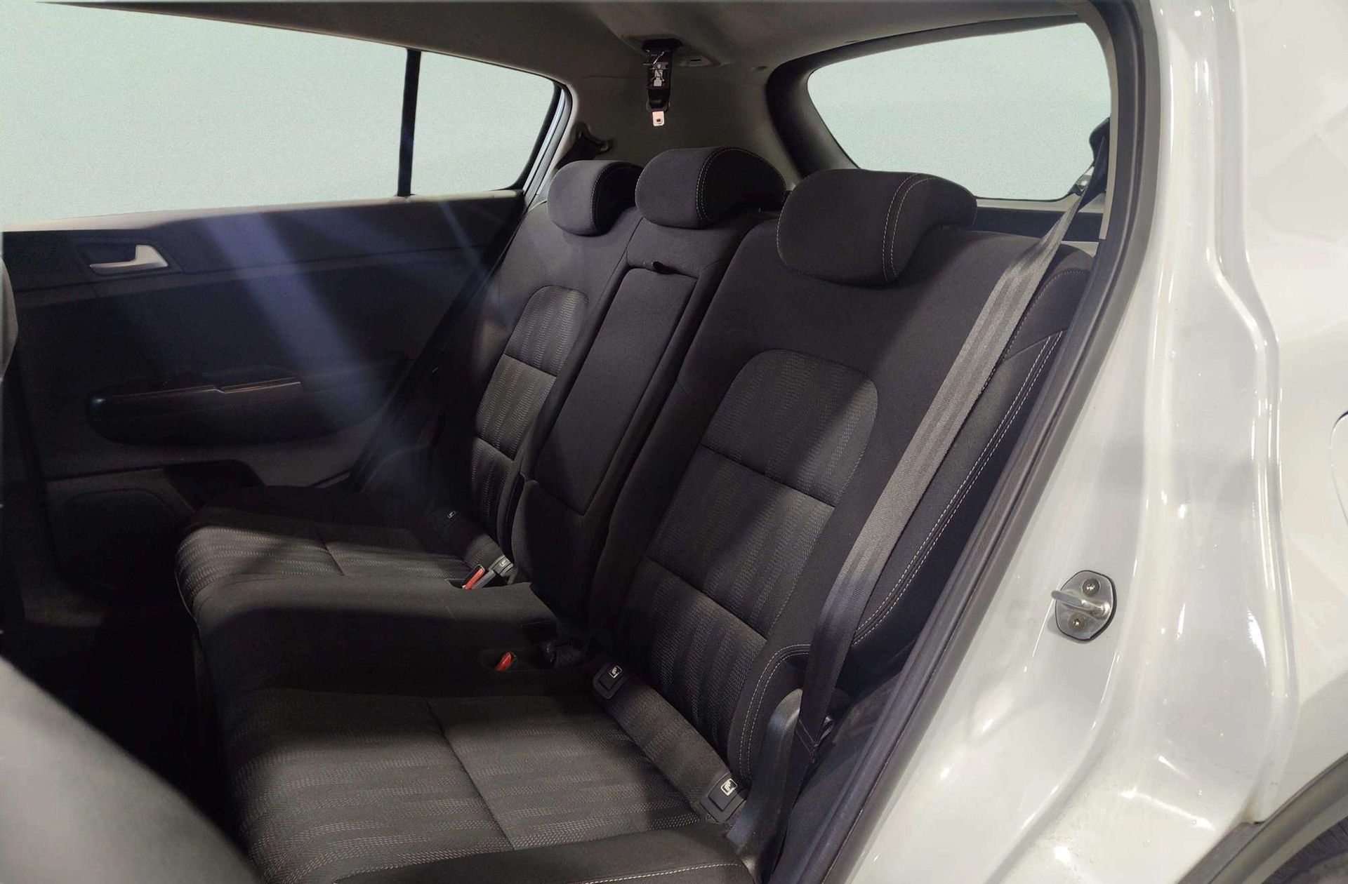 Kia Sportage 1.6 CRDi Business 4x2 DCT - foto 11
