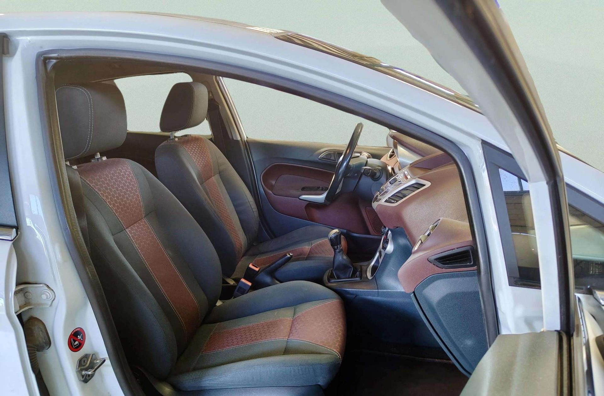 Ford Fiesta 1.4 Titanium - foto 14