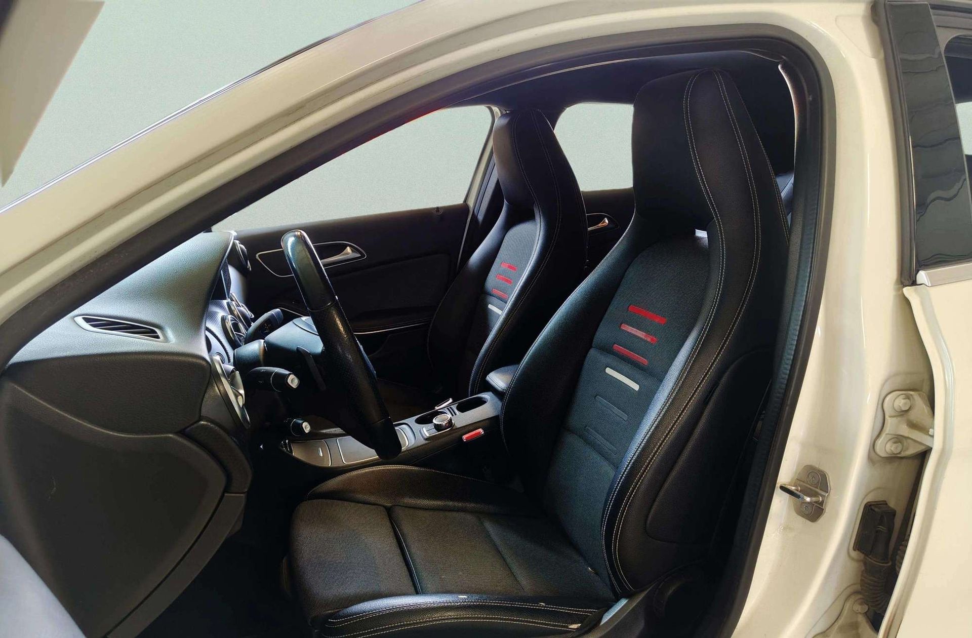 Mercedes-Benz Clase A 200 Pack AMG - foto 10