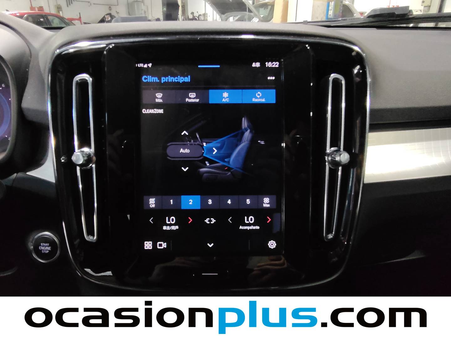 Foto Volvo XC40 Volvo XC40 B3 G Momentum Pro Auto (163 CV)