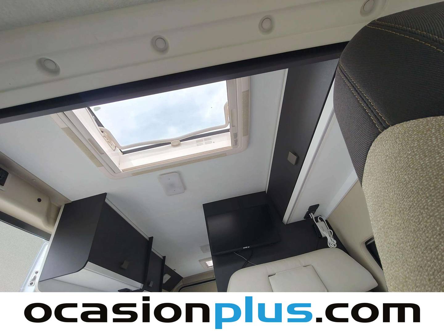 Extras y acabados del McLouis Menfys 3 McLouis Menfys 3 Maxi (140 CV) 4 PLAZAS