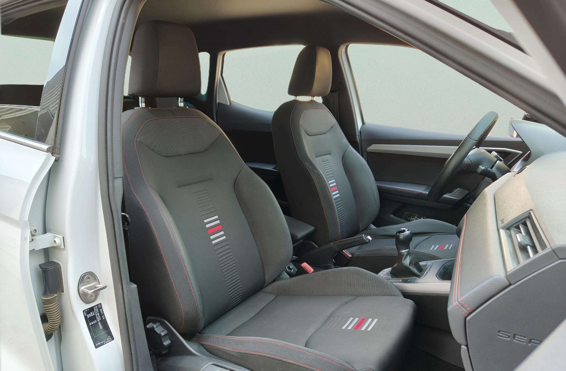SEAT Arona 1.6 TDI Ecomotive FR - foto 17