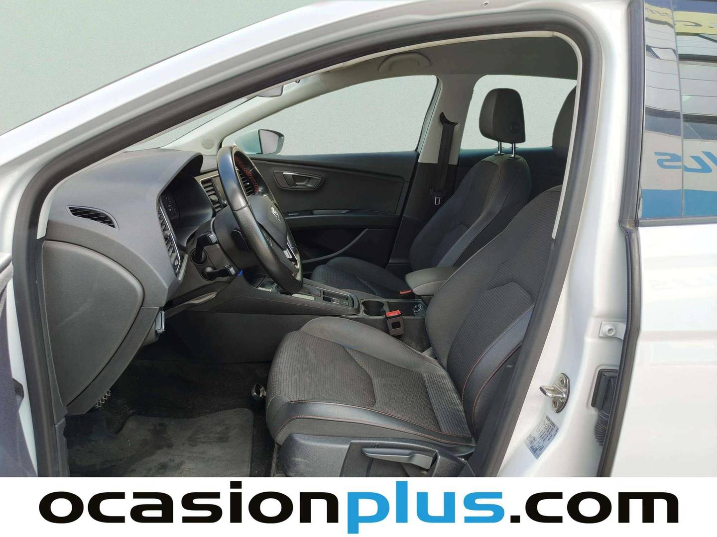 Foto asientos delanteros Seat León Seat León 1.5 TSI S&S FR DSG (150 CV)