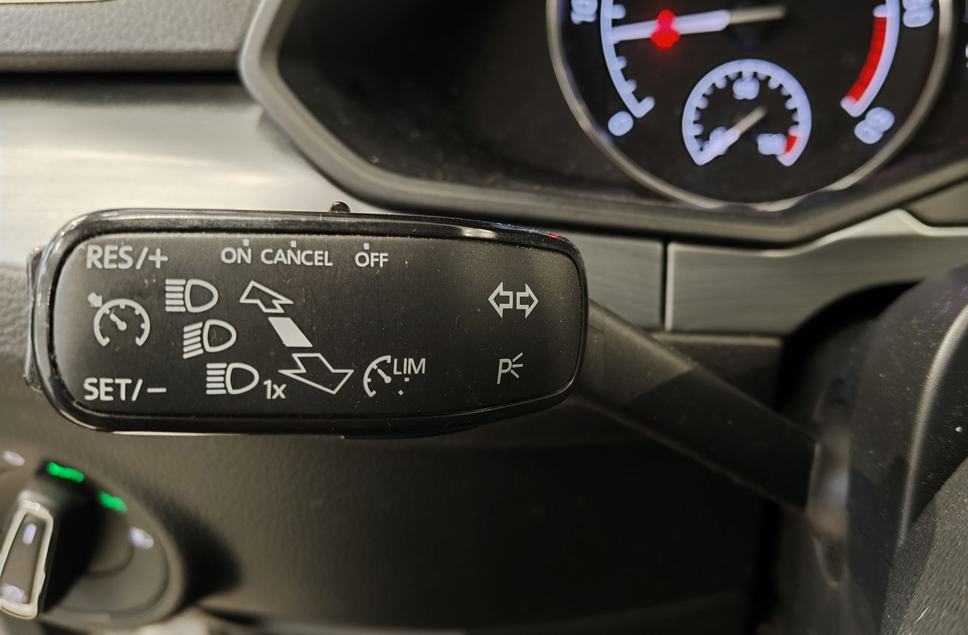 Škoda Superb Combi 2.0 TDI Ambition - foto 25