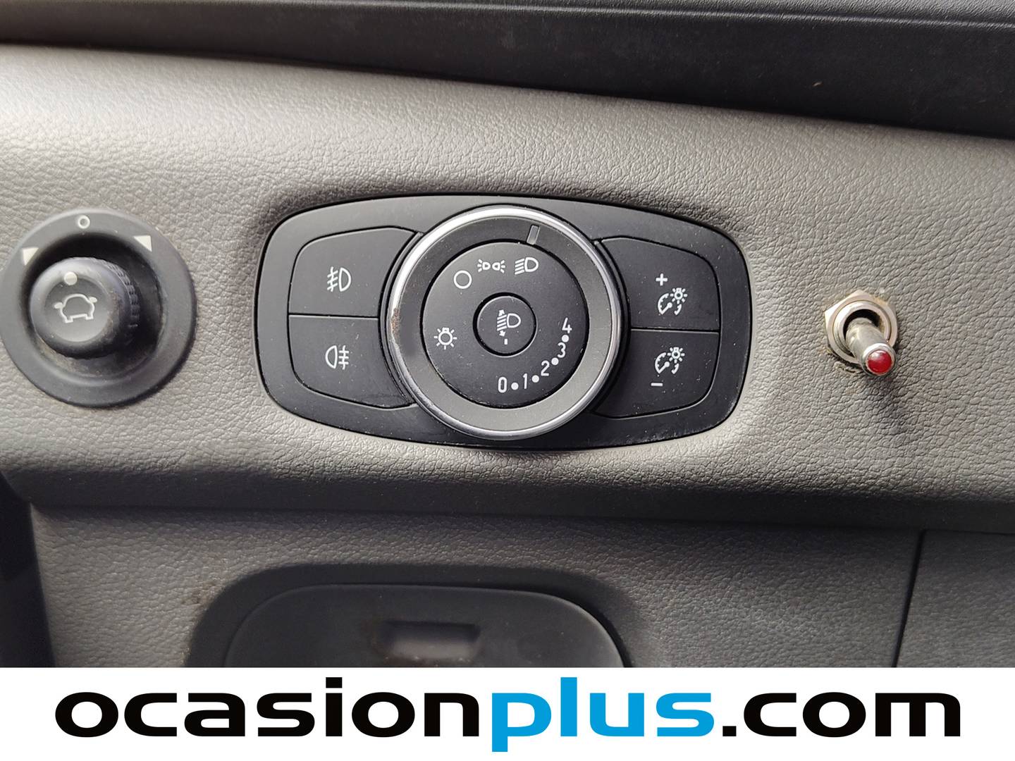 Equipamiento del Ford Transit Ford Transit Furgon 310 MHEV L3H2 Trend FWD (130 CV)