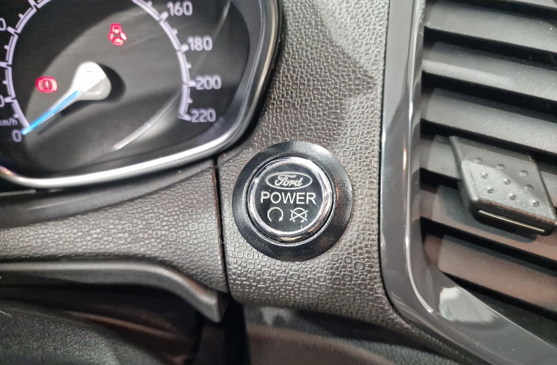 Ford EcoSport 1.5 TDCi Titanium - foto 28