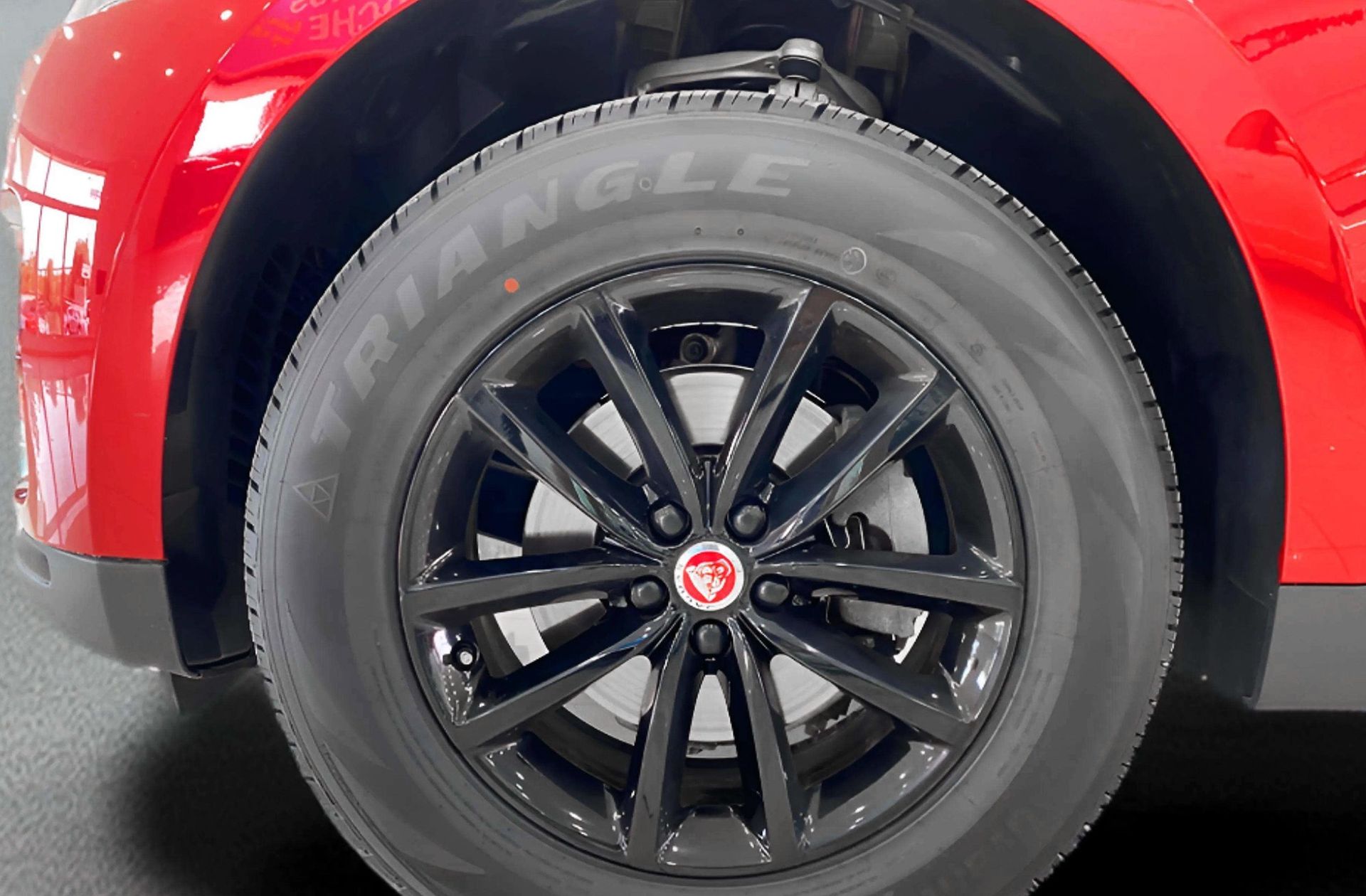 Jaguar F-Pace 2.0L i4D Prestige AWD - foto 43