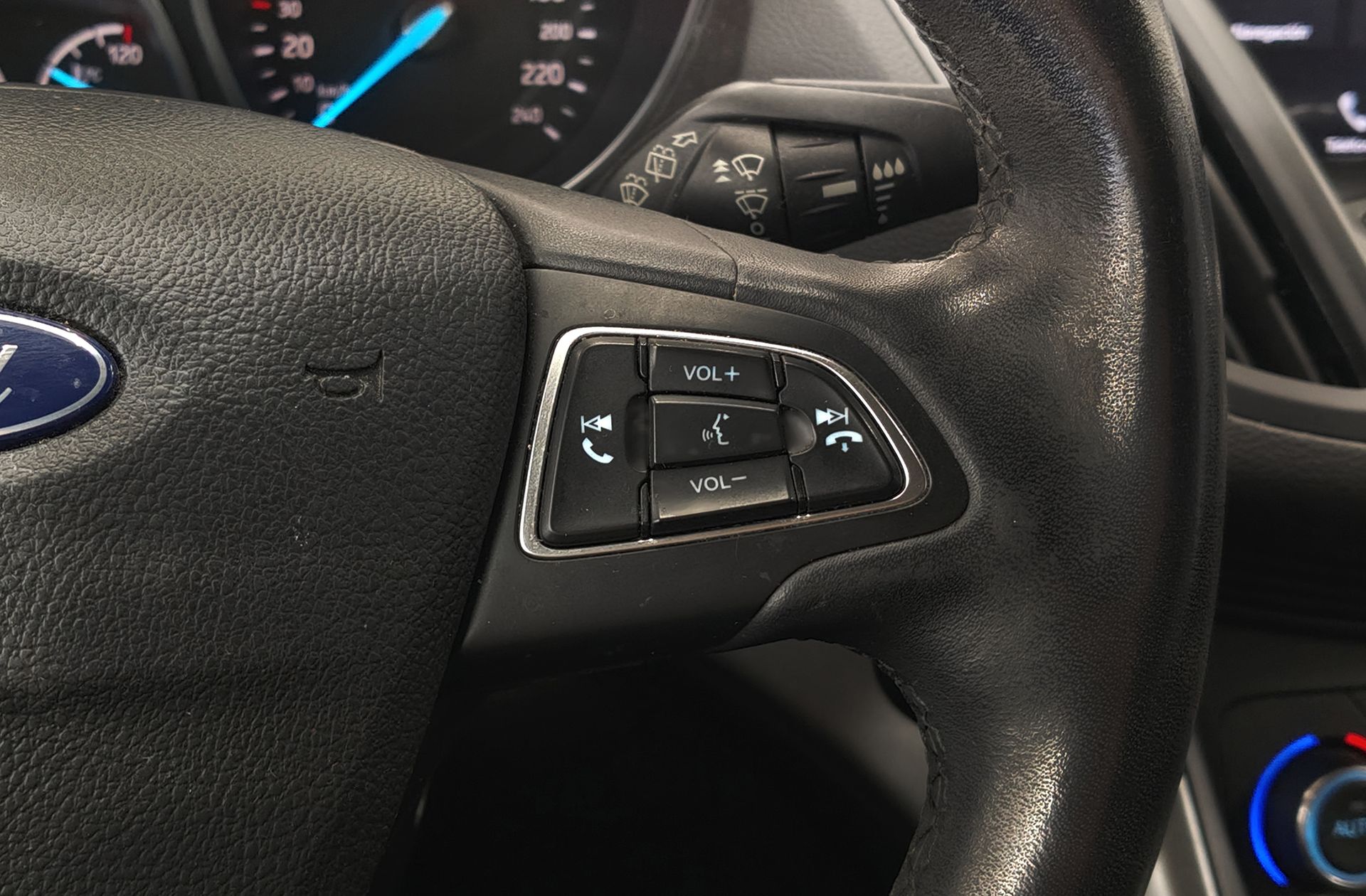 Ford Kuga 1.5 EcoBoost Trend+ 4x2 - foto 24