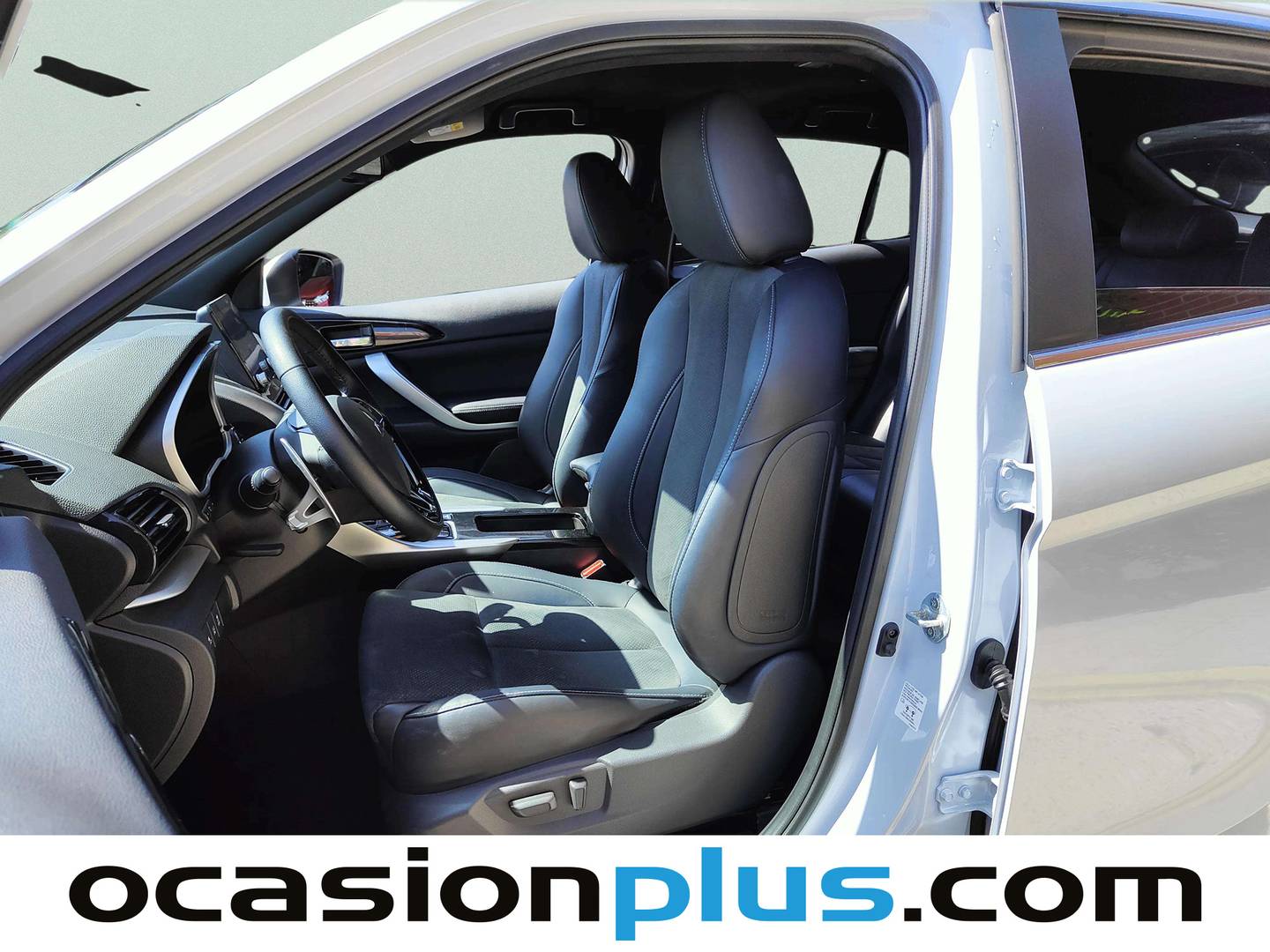 Foto asientos delanteros Mitsubishi Eclipse Cross Mitsubishi Eclipse Cross 2.4 PHEV Kaiteki 4WD Auto (188 CV)