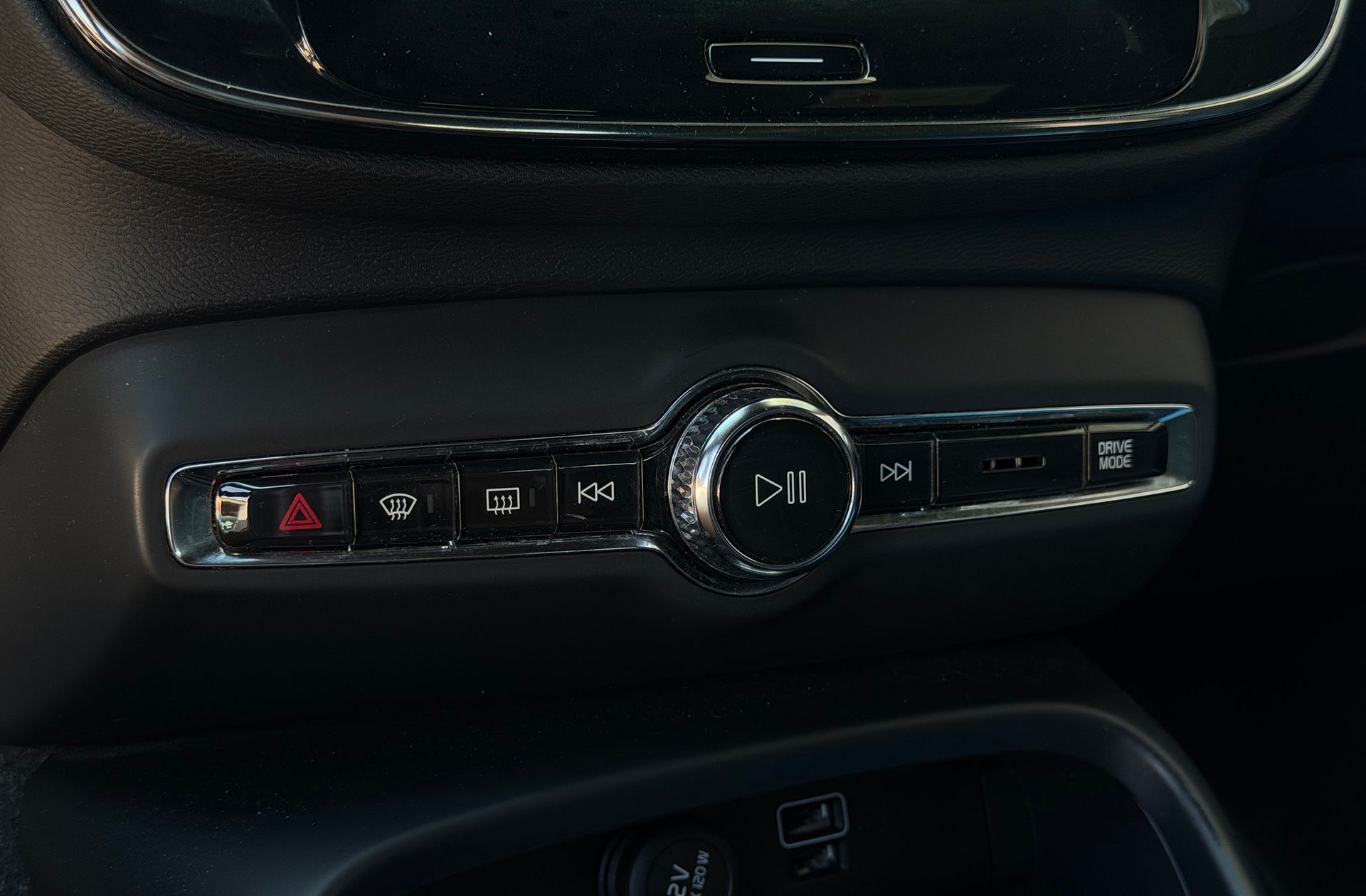 Volvo XC40 T3 R-Design - foto 32