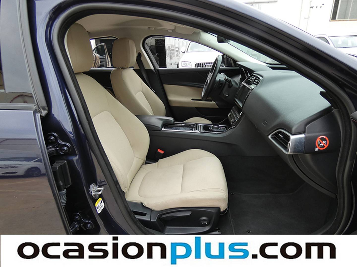 Foto Jaguar XE Jaguar XE 2.0 Diesel Pure RWD AUTO (180 CV)