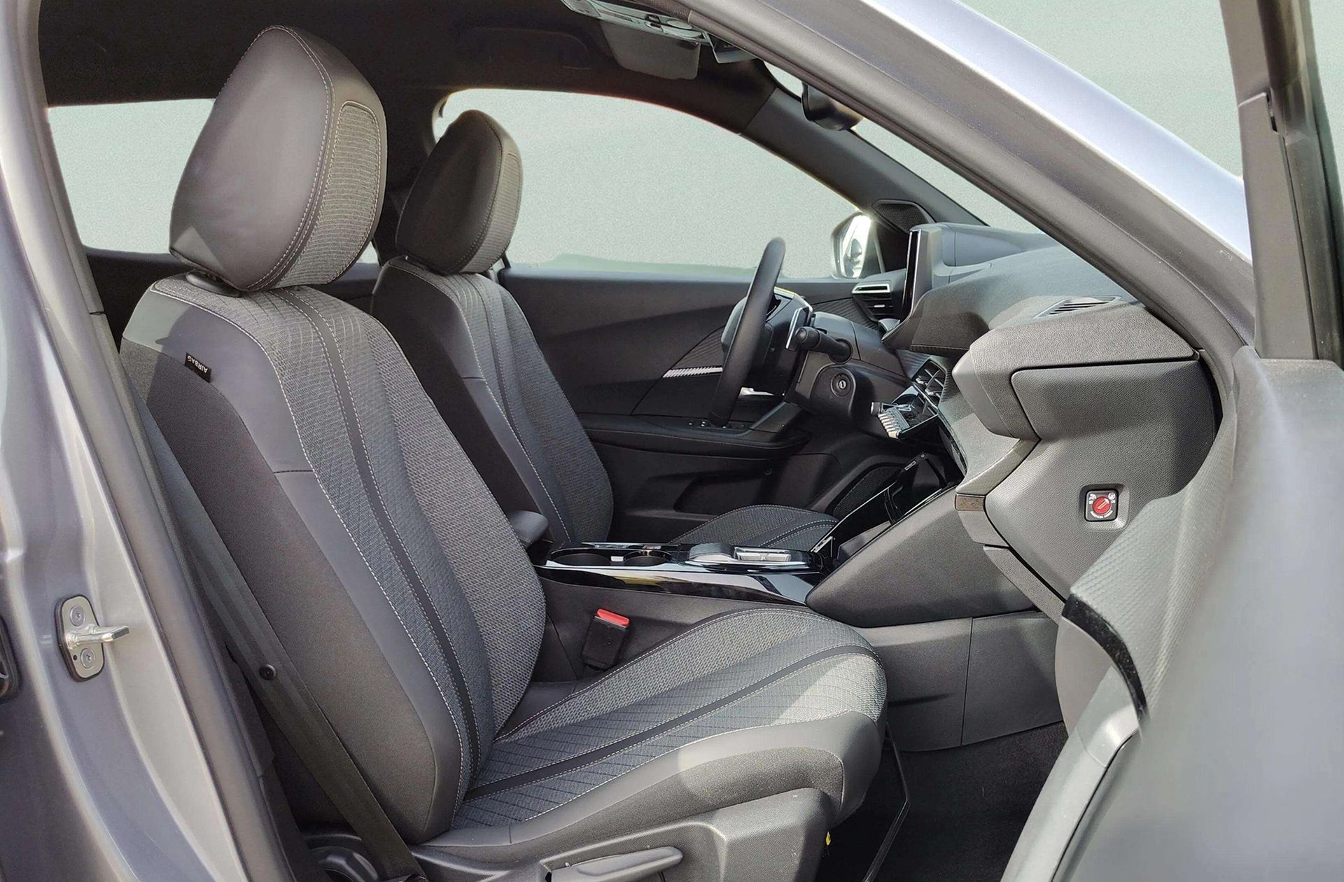 Peugeot 2008 Allure Hybrid eDCS6 - foto 18