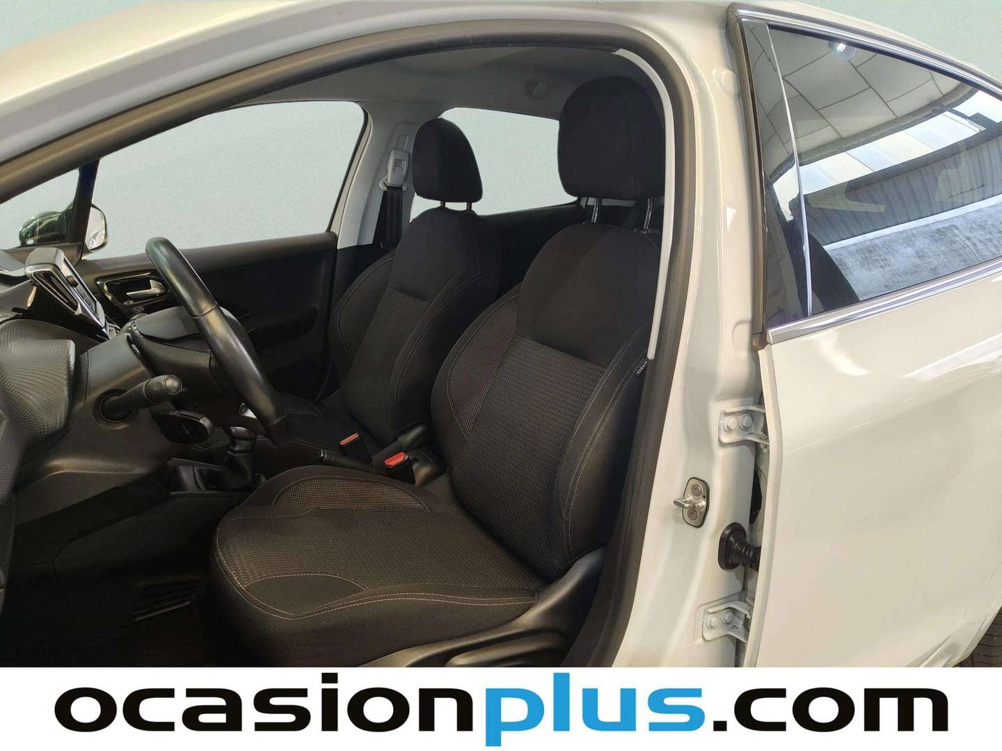 Foto asientos delanteros Peugeot 208 Peugeot 208 PureTech 82 S&S Tech Edition (82 CV)