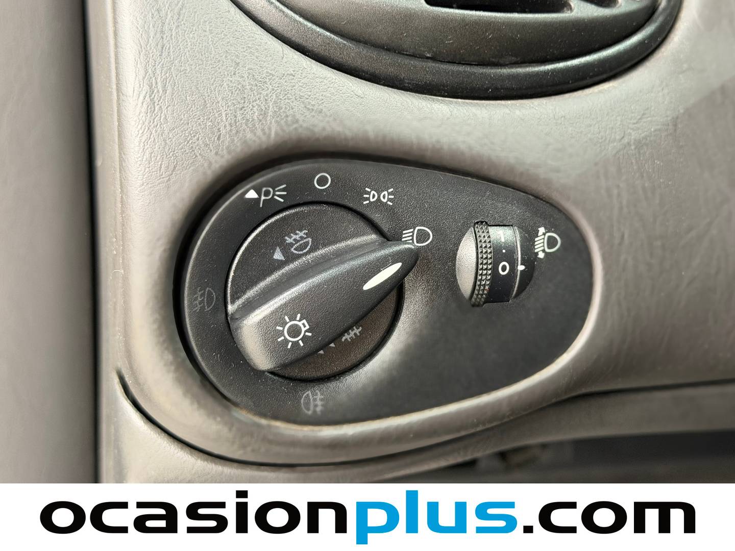 Extras y acabados del Ford Focus Ford Focus 1.6 Wagon Ambiente (100 CV)