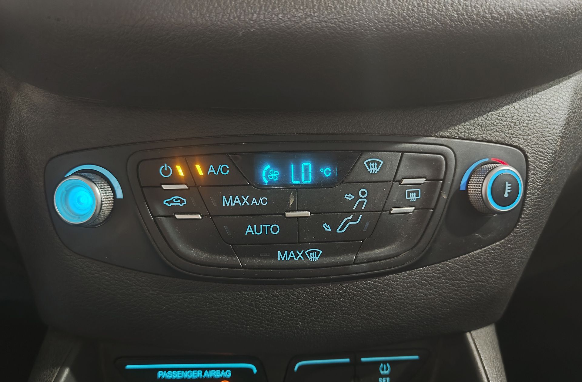 Ford Tourneo Courier 1.0 EcoBoost Titanium - foto 24