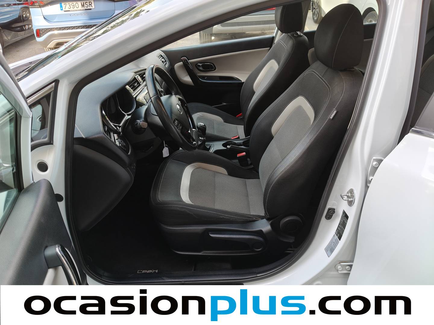Foto asientos delanteros KIA Ceed KIA Ceed 1.6 CRDi VGT Eco-Dynamics UEFA Euro2016 (136 CV)