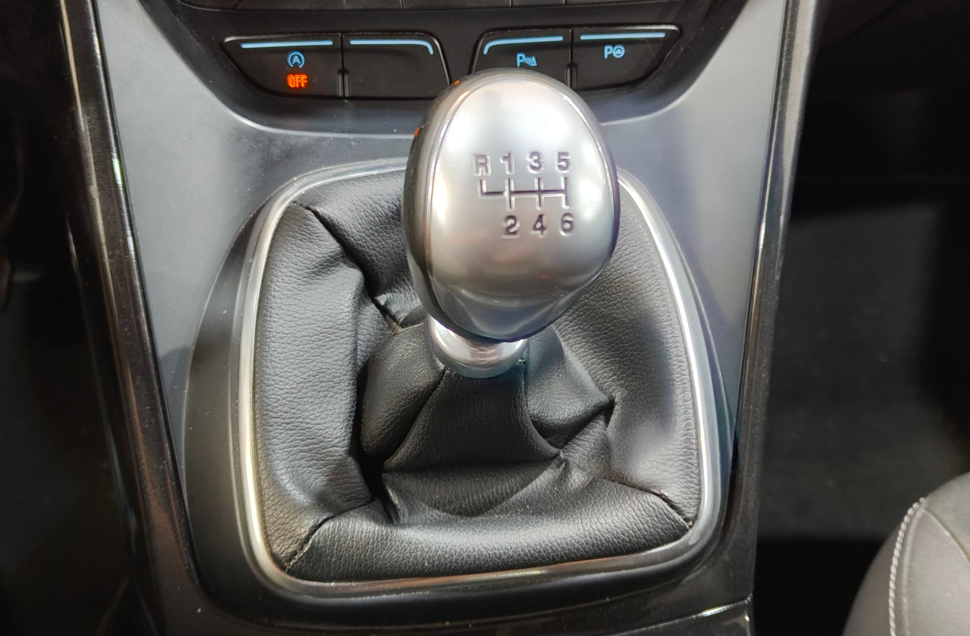 Ford Kuga 1.5 EcoBoost ST-Line 4x2 - foto 6
