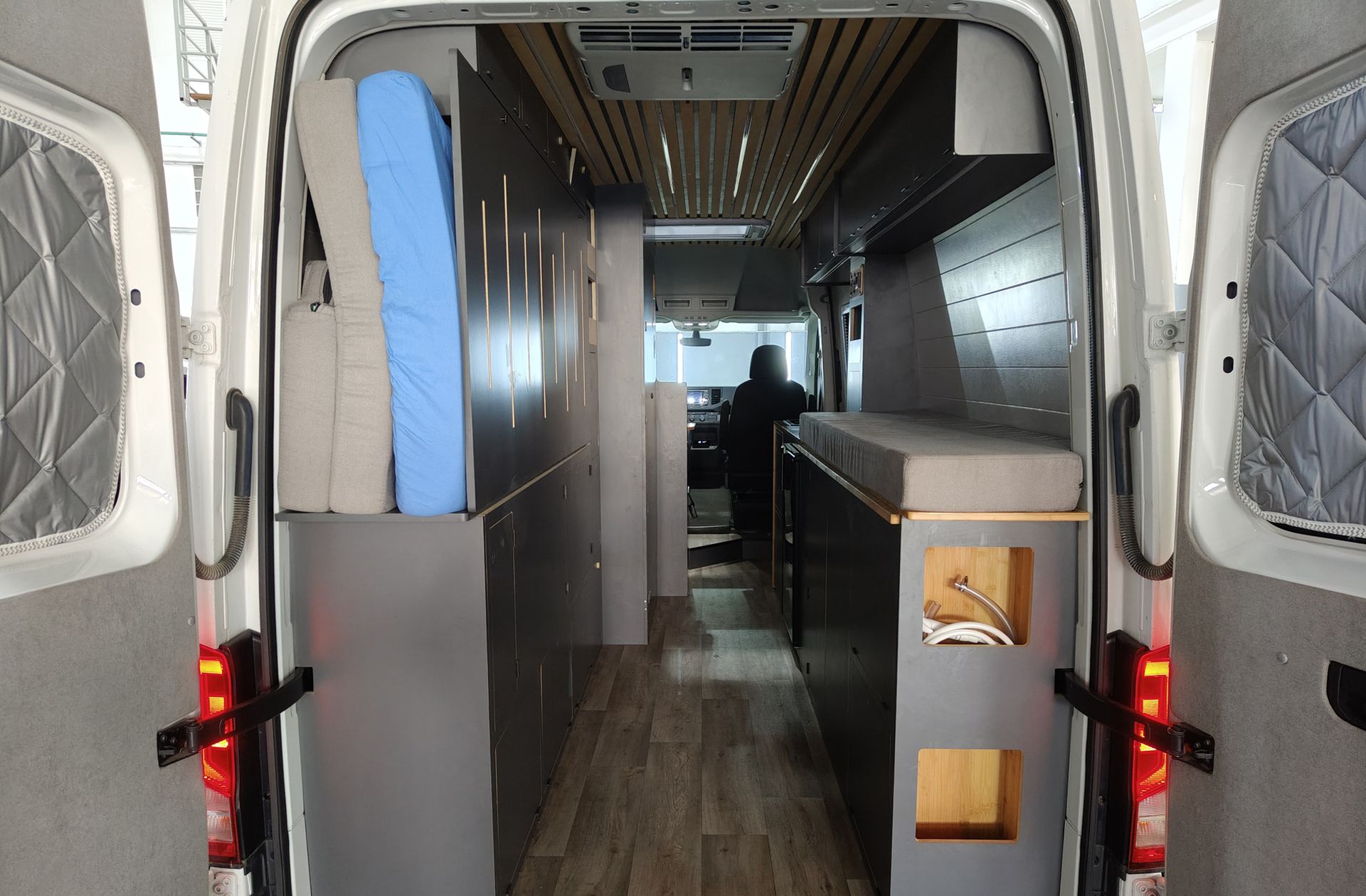 Volkswagen Crafter 35 Furgón Batalla Larga L4H3 2.0 TDI Camperizada 4 plazas - foto 29