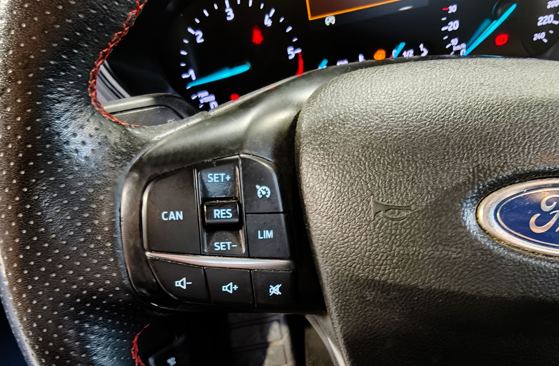 Ford Focus 1.5 EcoBlue ST-Line - foto 25