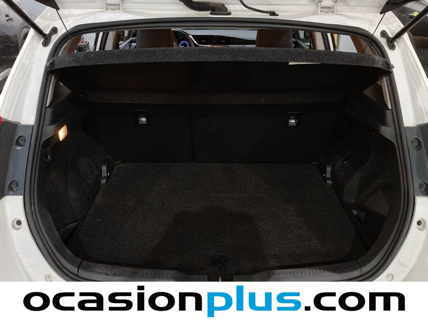 Fotos maletero Toyota Auris Toyota Auris 1.8 Hybrid Active (136 CV)