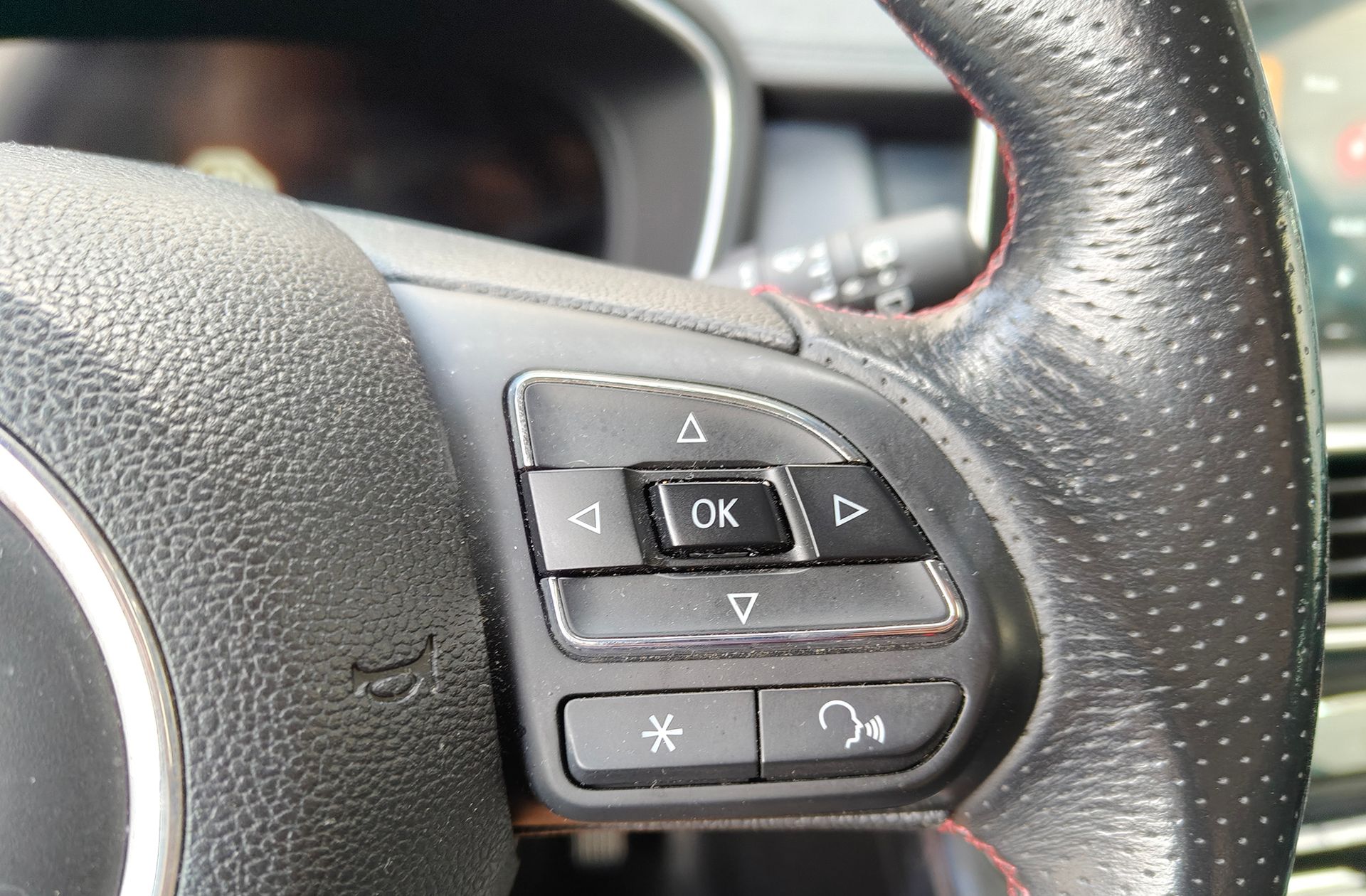 MG HS 1.5 Turbo GDI Comfort DCT - foto 29