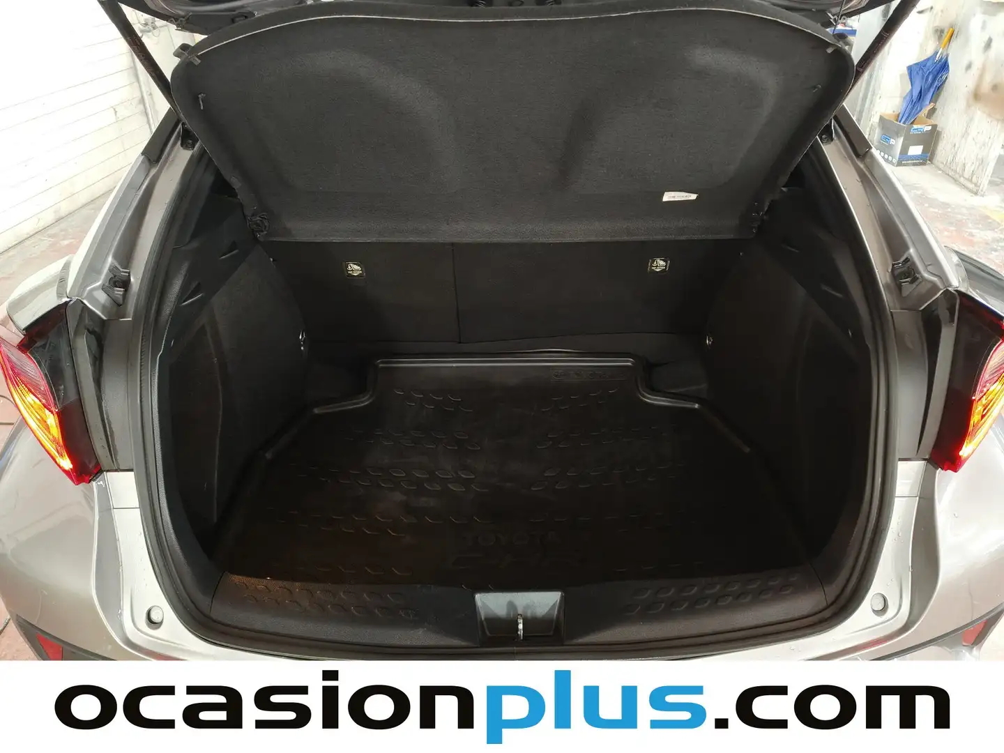 Foto Toyota C-HR Toyota C-HR 1.8 125H Advance (122 CV)