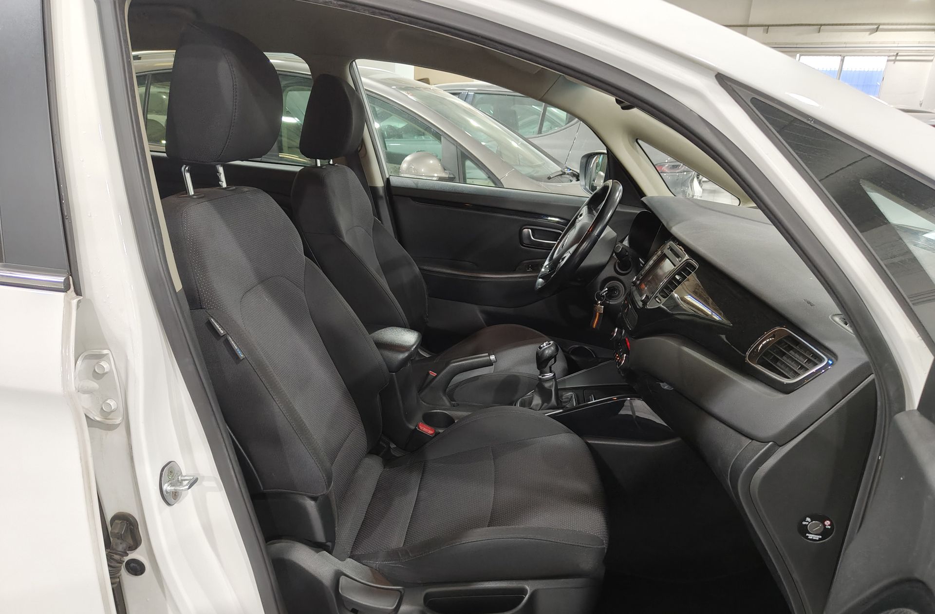 Kia Carens 1.6 GDi Uefa Euro 2016 Eco-Dynamics - foto 18