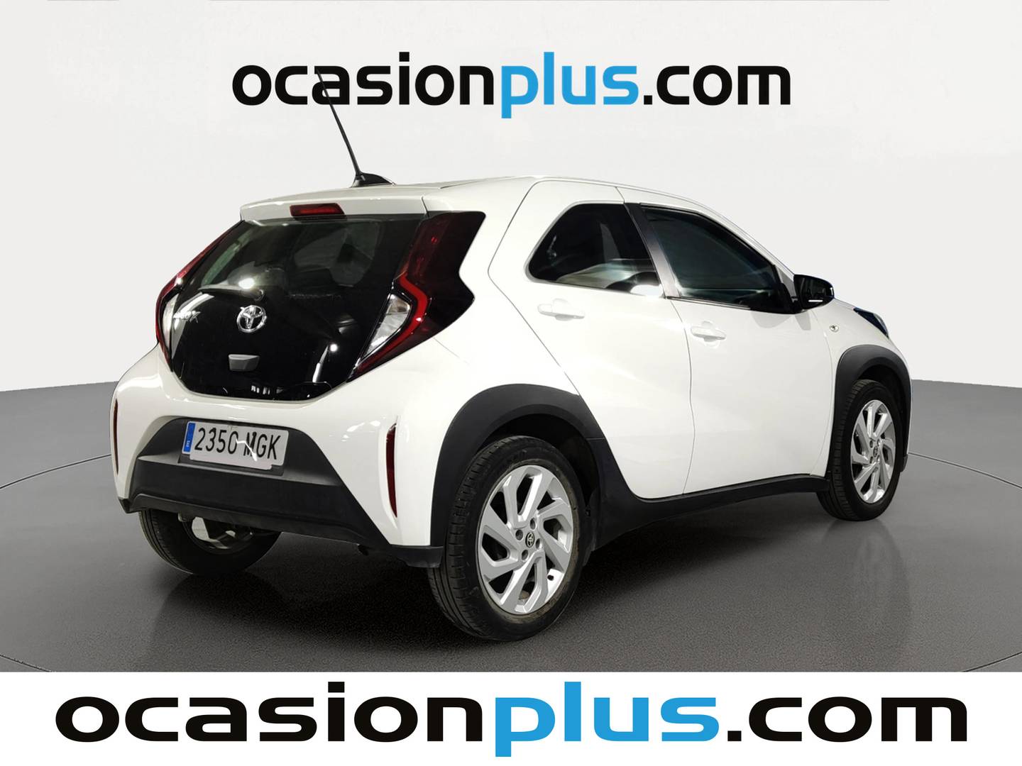 Foto trasera Toyota Aygo X Cross Toyota Aygo X Cross 1.0 VVT-I Play (72 CV) derecha