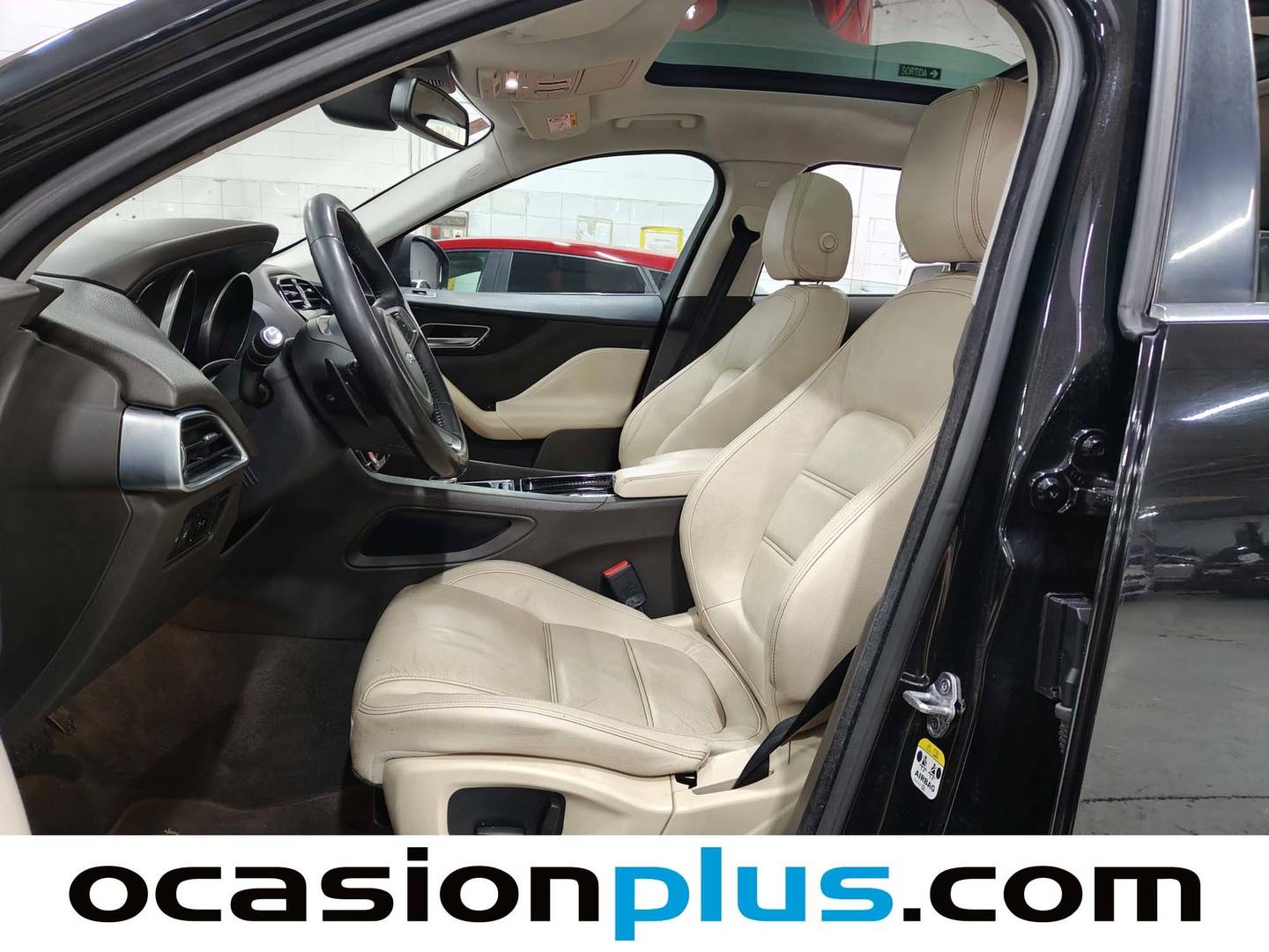 Foto Jaguar F-Pace Jaguar F-PACE 2.0T i4 Prestige AWD Auto (250 CV)