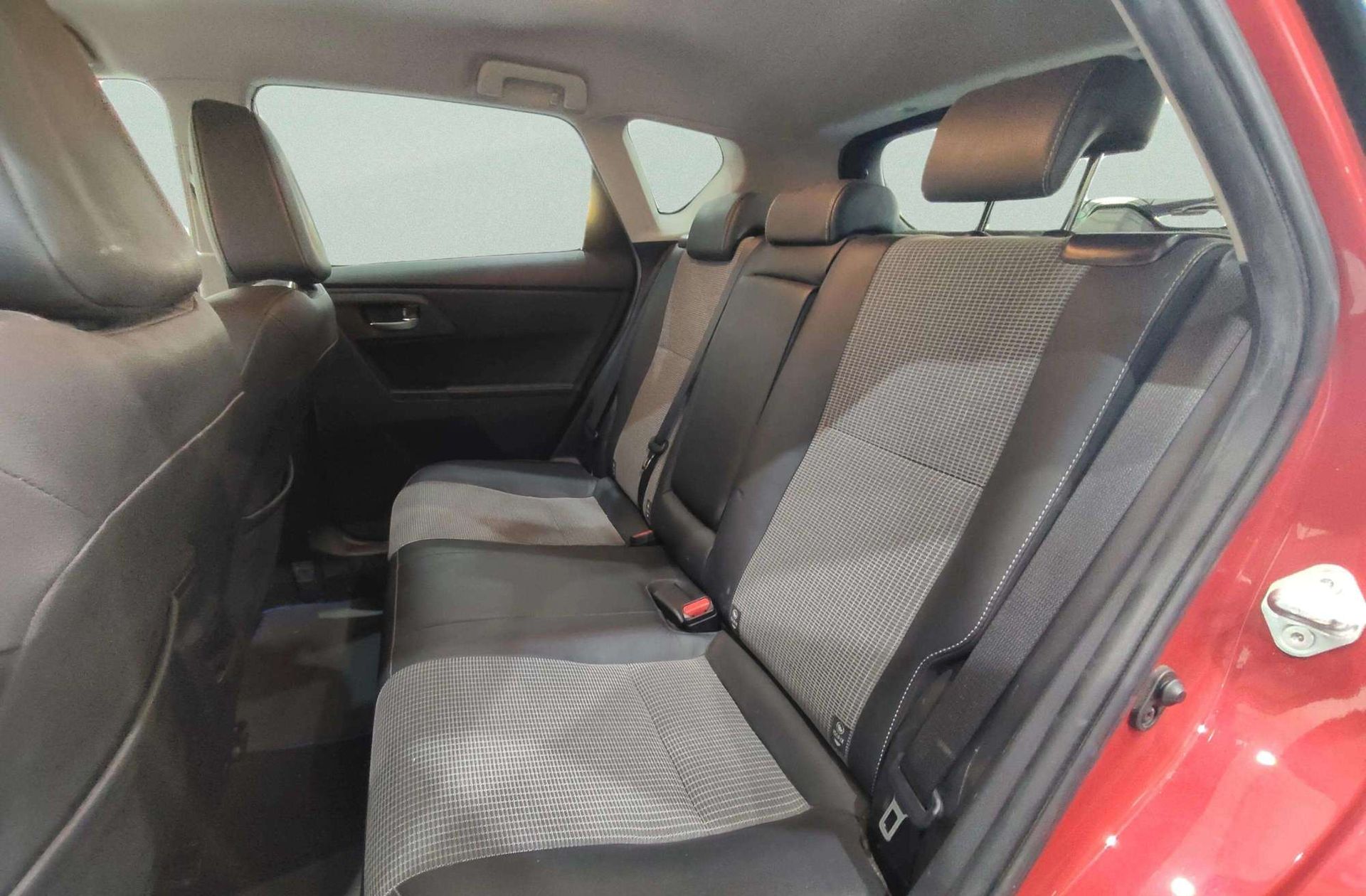 Toyota Auris 140H Hybrid Advance - foto 13