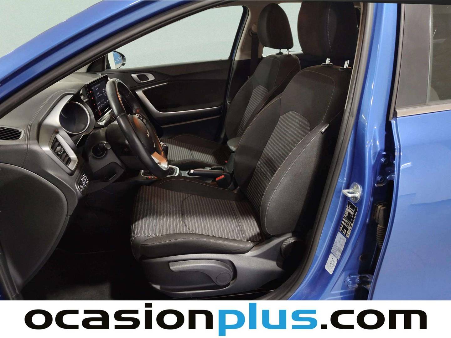 Foto asientos delanteros KIA Ceed KIA Ceed 1.6 MHEV iMT Drive (136 CV)