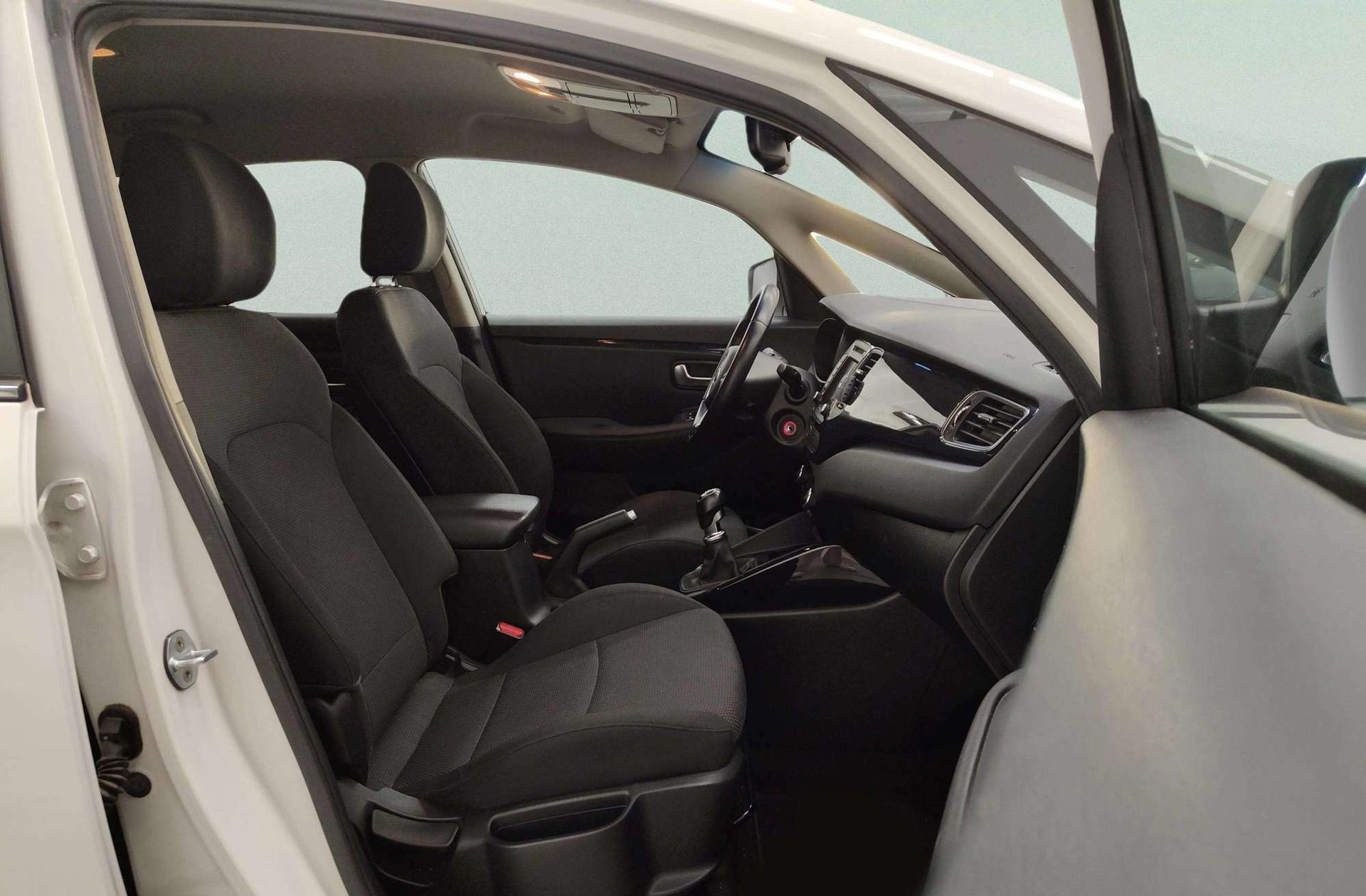 Kia Carens 1.6 GDi Uefa Euro 2016 Eco-Dynamics - foto 18