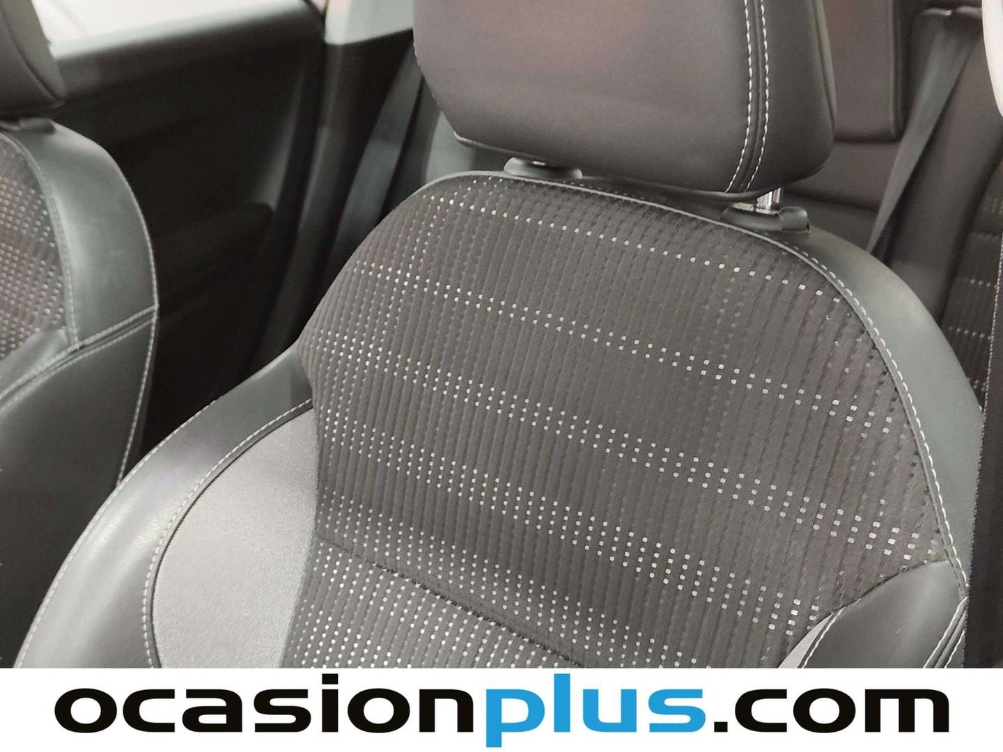 Equipamiento del Peugeot 2008 Peugeot 2008 BlueHDi 120 S&S Allure (120 CV)