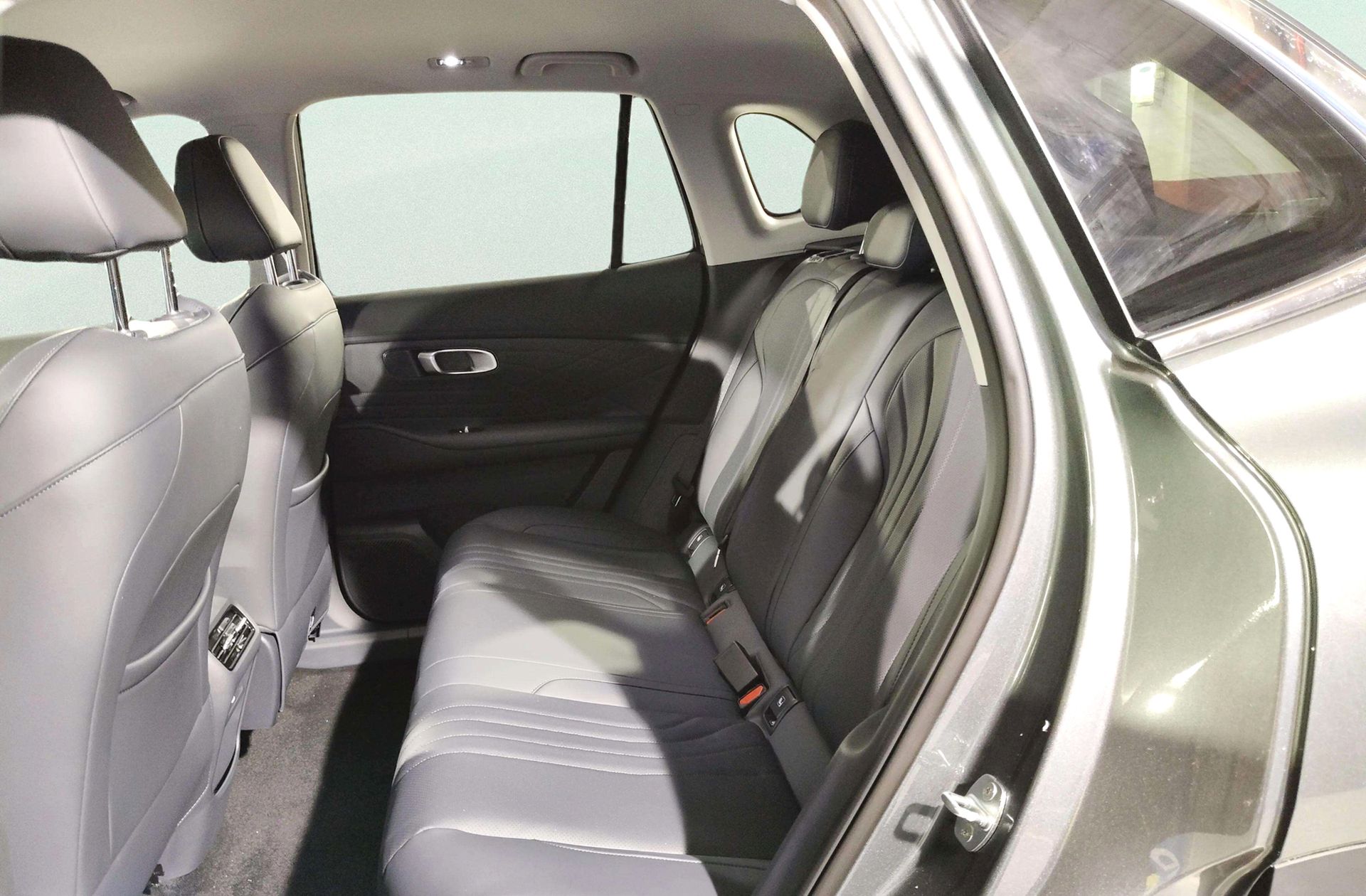 Geely Starray EM-i 1.5 PHEV Pro - foto 16