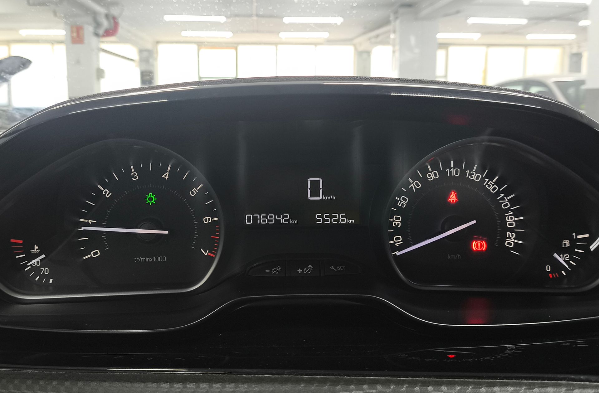 Peugeot 208 1.2 PureTech Style - foto 18