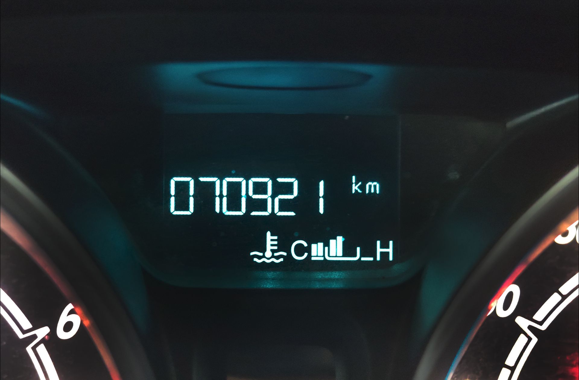 Ford Tourneo Courier 1.0 EcoBoost Titanium - foto 7