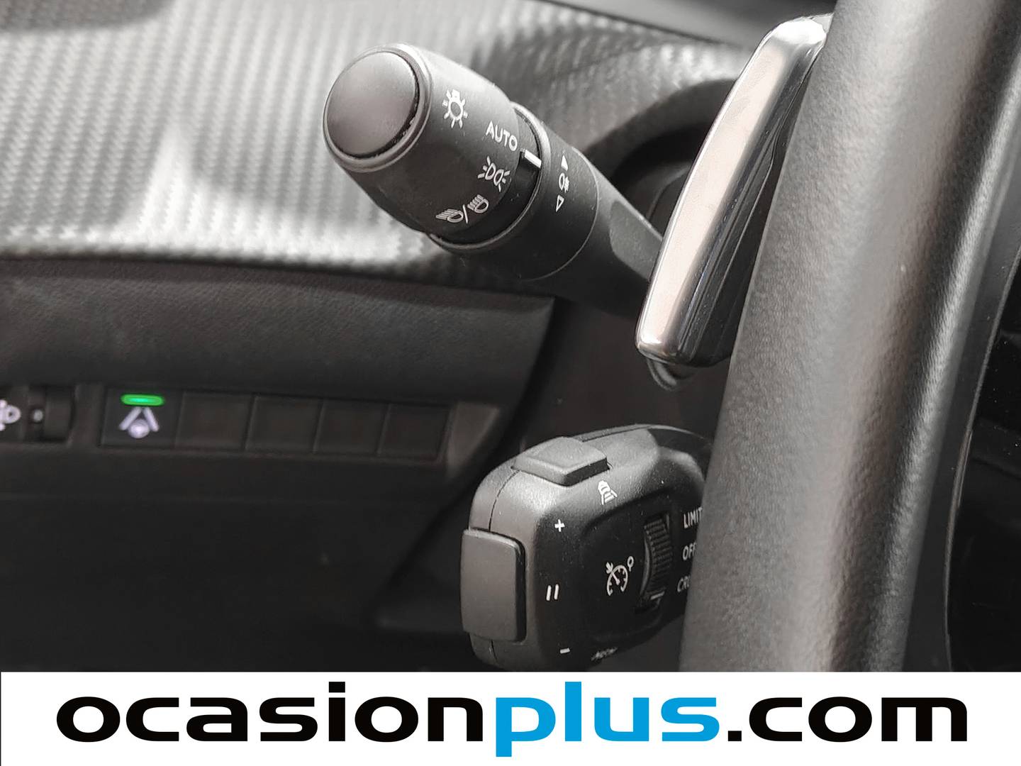 Foto Peugeot 2008 Peugeot 2008 Allure Hybrid eDCS6 (136 CV)