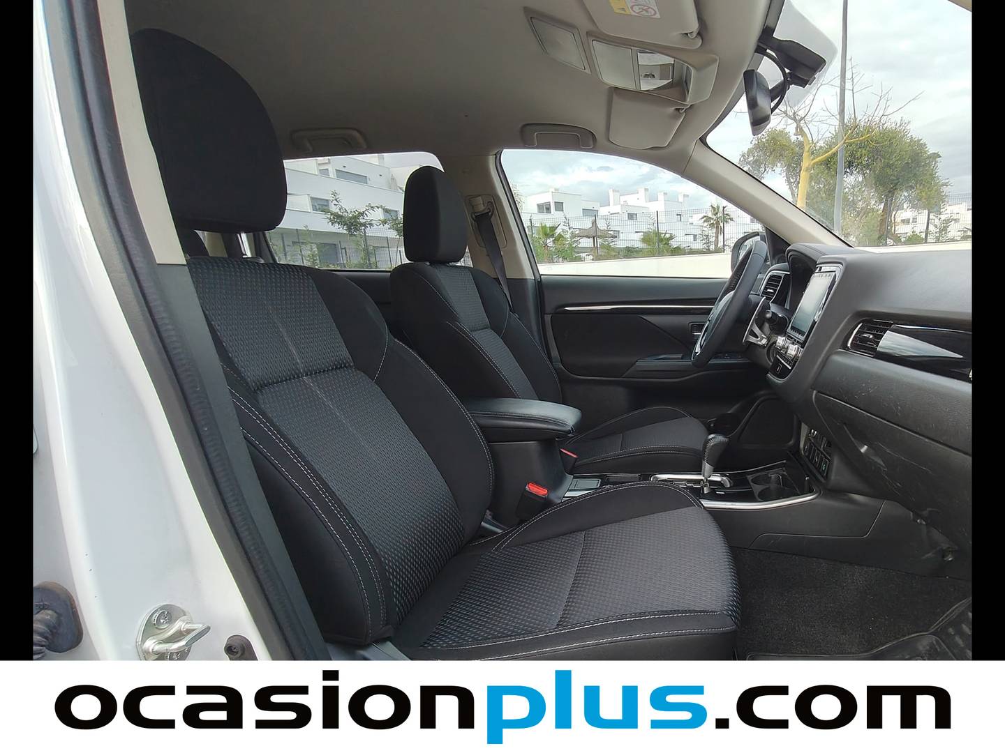 Foto Mitsubishi Outlander Mitsubishi Outlander 200 MPI Motion 2WD CVT (150 CV) 7 Plazas