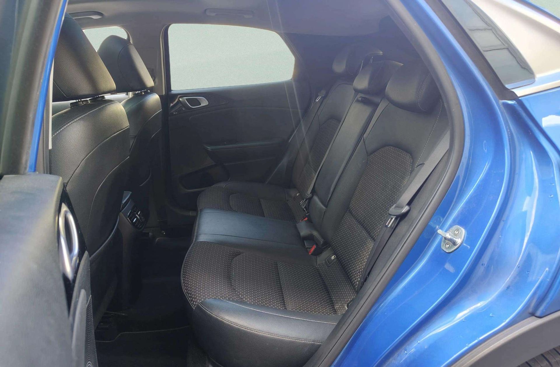 Kia XCeed 1.6 MHEV Emotion DCT - foto 15