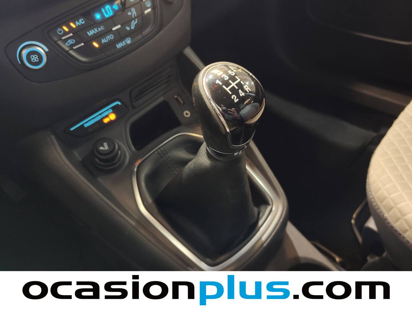 Ford Tourneo Courier Ford Tourneo Courier 1.5 TDCi Titanium (95 CV) de segunda mano