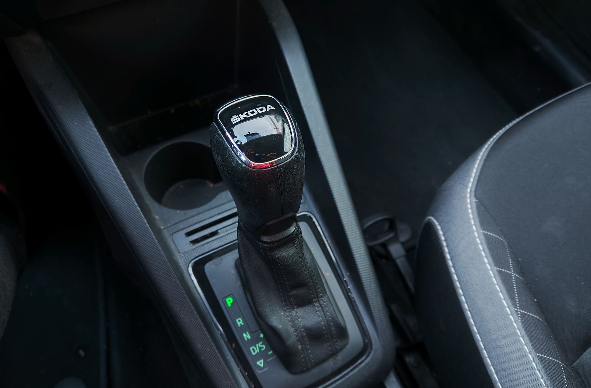 Škoda Fabia 1.0 TSI Like DSG - foto 5