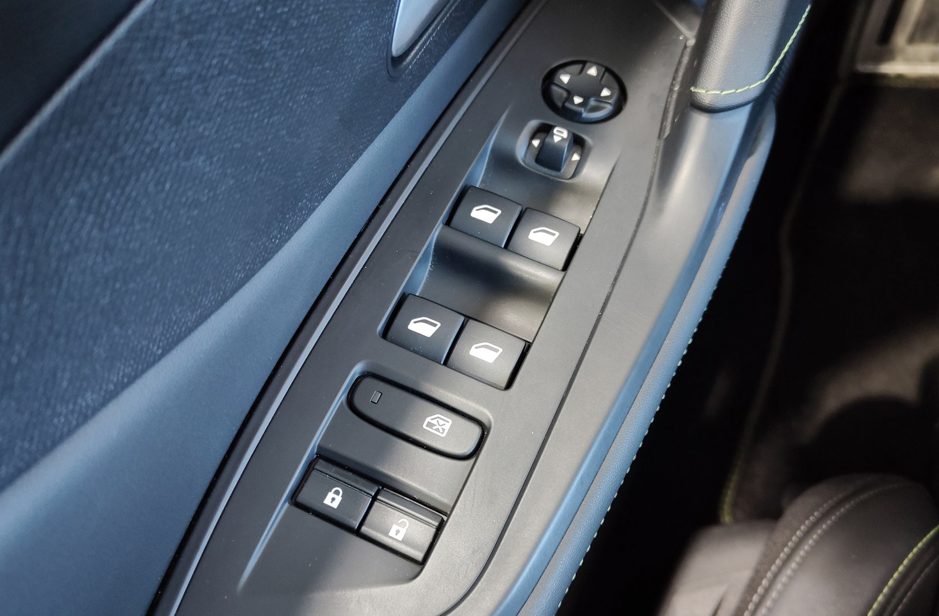 Peugeot 308 SW Hybrid 225 GT eEAT8 - foto 46