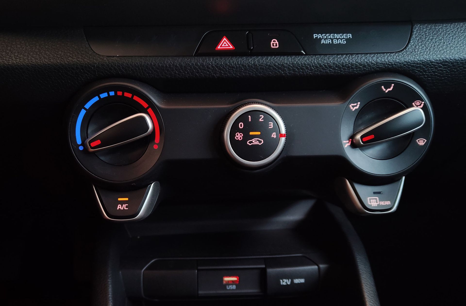 Kia Stonic 1.0 T-GDi MHEV Concept - foto 28