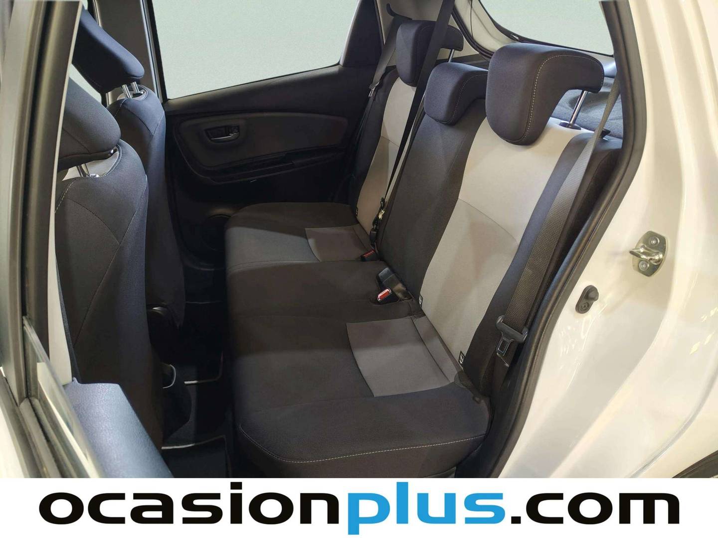 Foto asientos traseros Toyota Yaris Toyota Yaris 1.5 Hybrid Active (100 CV)
