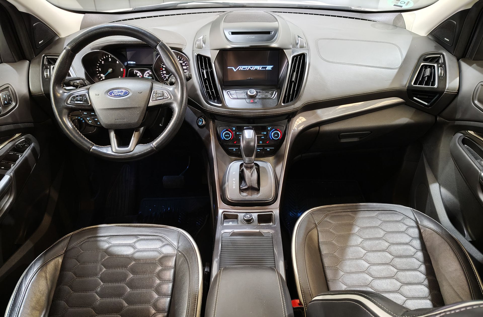 Ford Kuga 2.0 TDCi Vignale 4x4 Powershift - foto 8