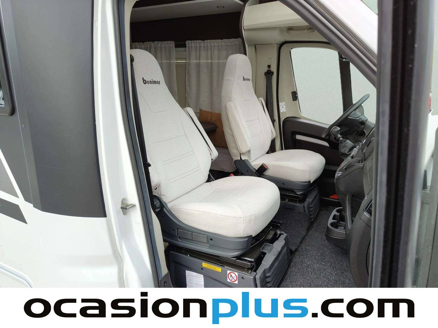 Foto asientos traseros Benimar Benivan Benimar Benivan Tessoro 481 (140 CV)