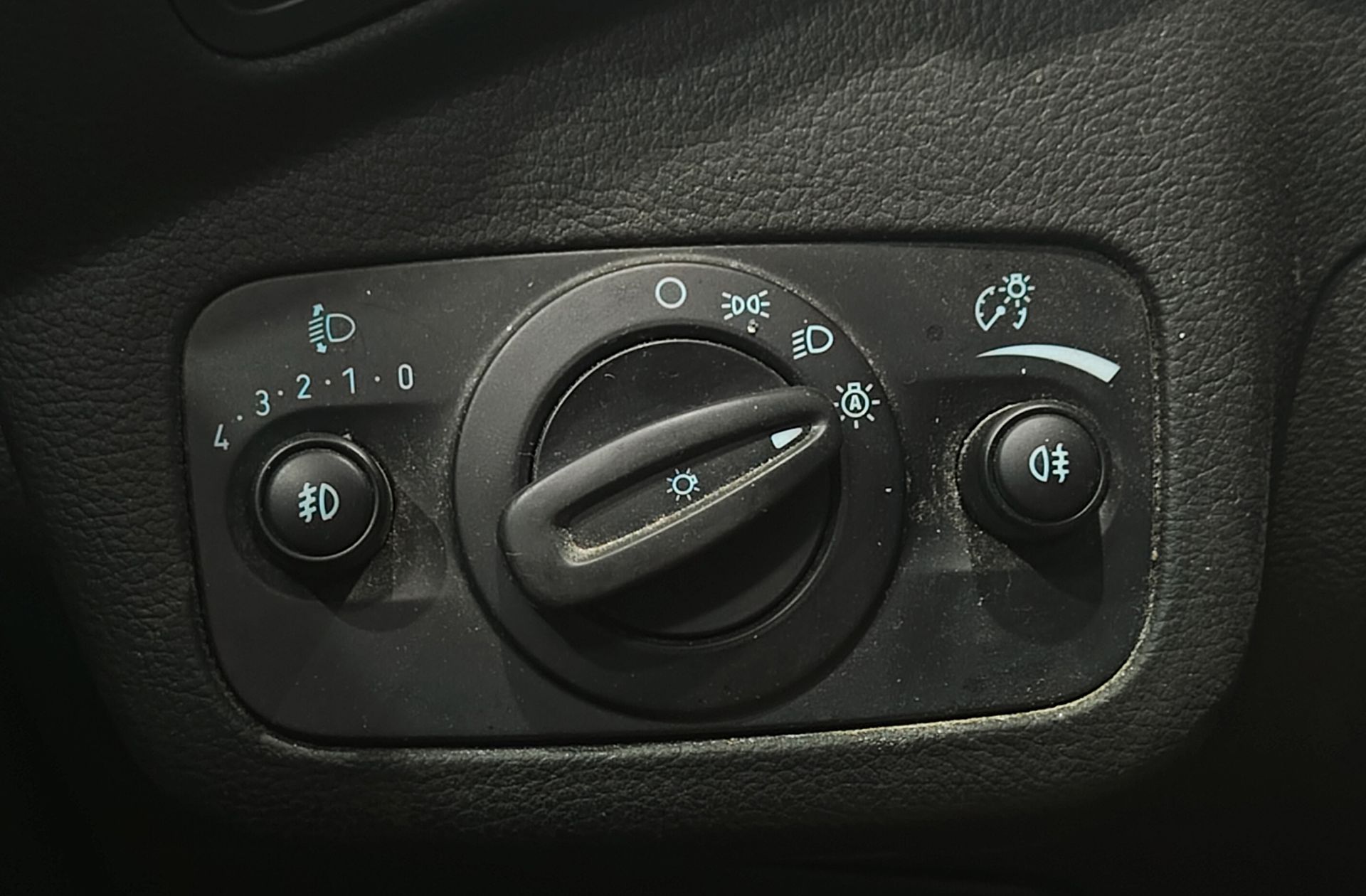 Ford C-Max 1.0 EcoBoost Trend+ - foto 18