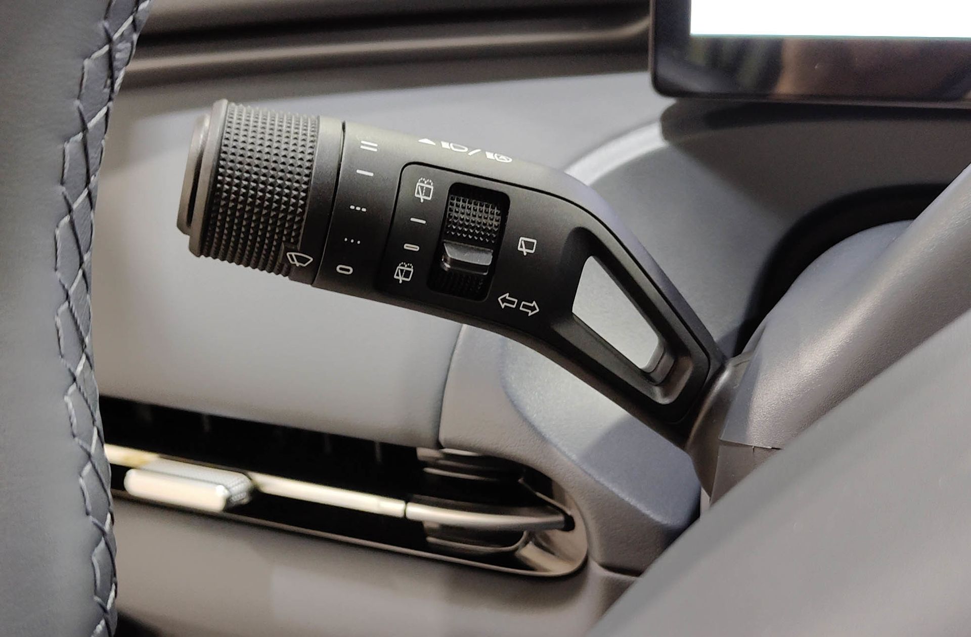 Geely Starray EM-i 1.5 PHEV Pro - foto 26